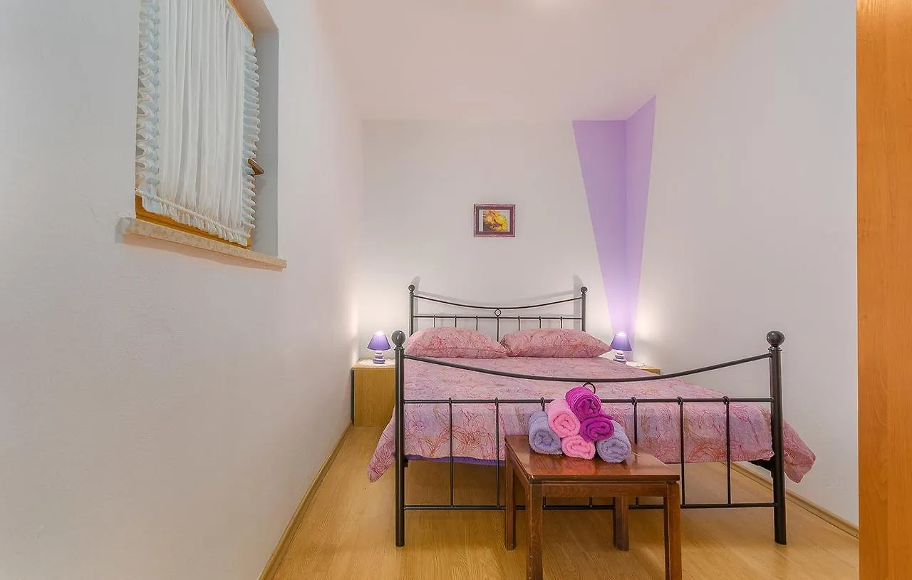 *** Guest house Apartments Lily Valbandon Croatia
