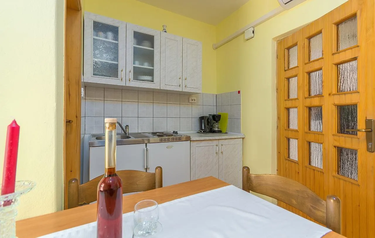 Apartments Lily Valbandon Croatia