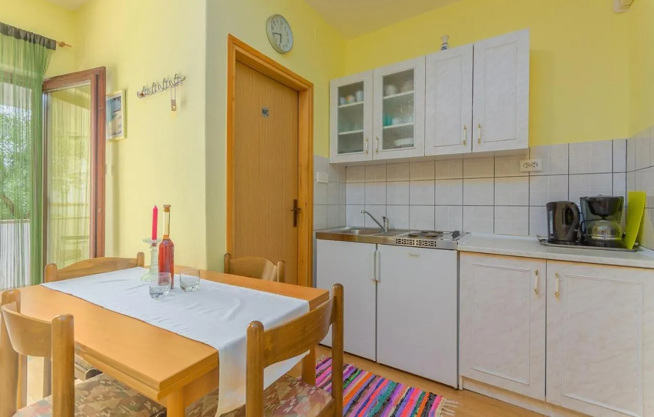 Apartments Lily Valbandon 3*,  Croatia