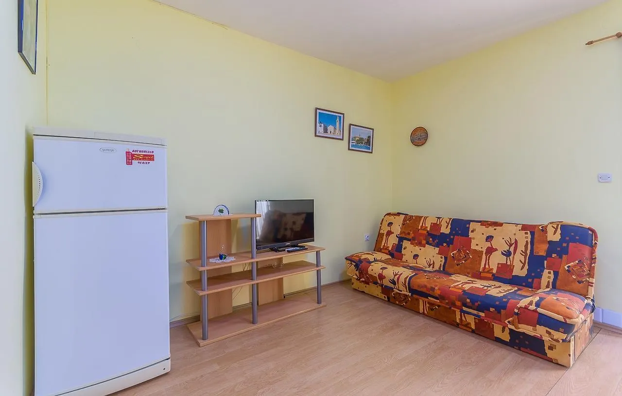 Apartments Lily Valbandon 3*,  Croatia